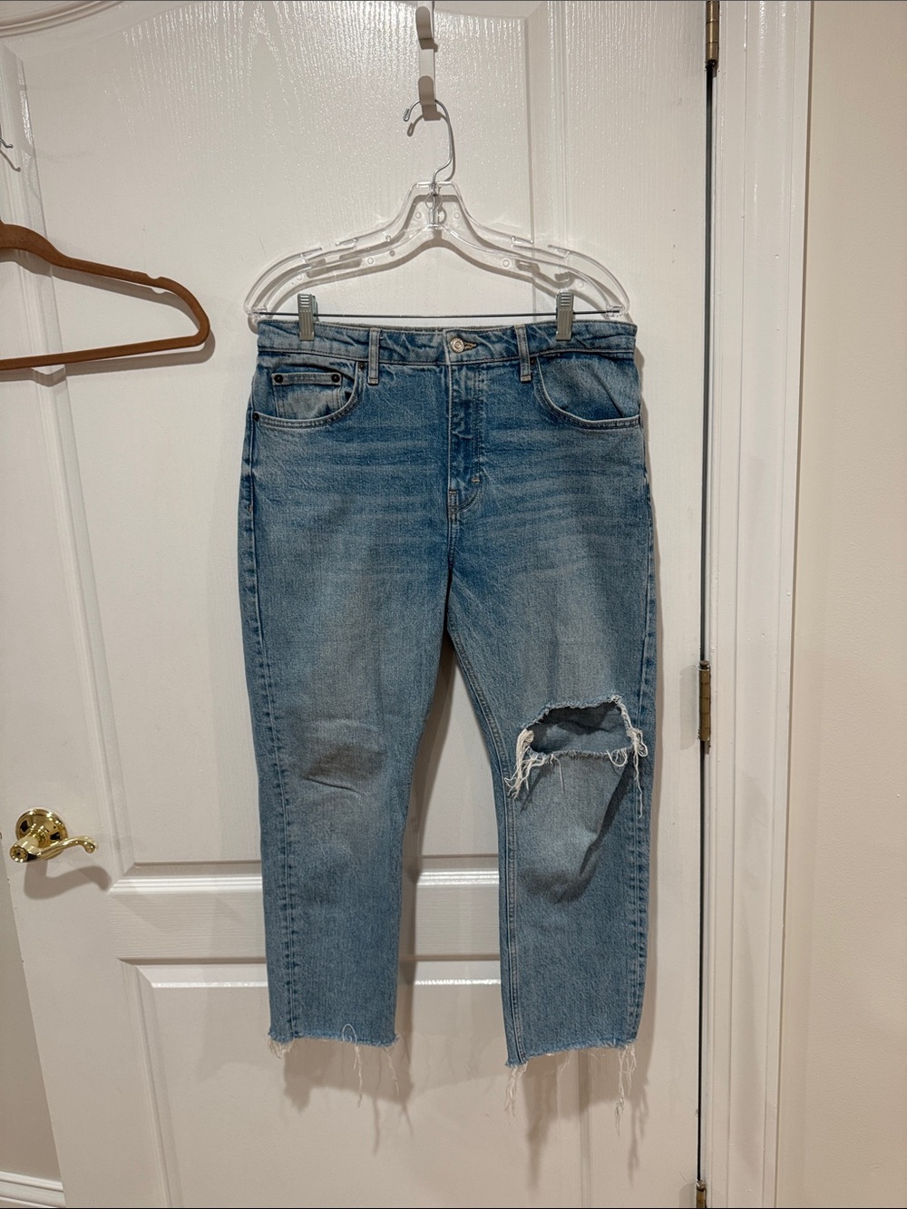 Light Wash Distressed Knee Crop Jeans